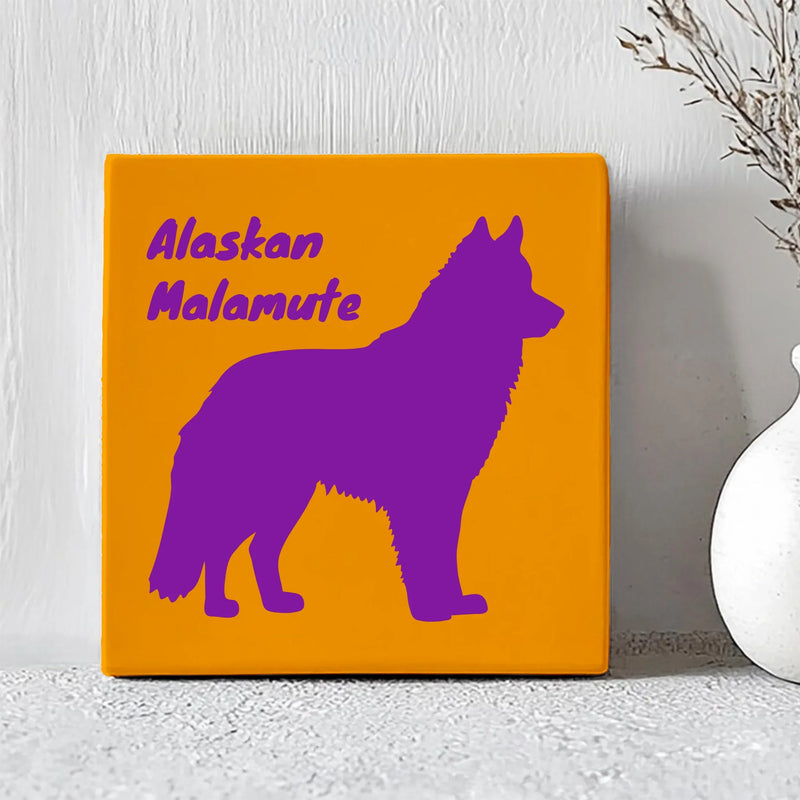 Tegel met tekst Alaska-malamute